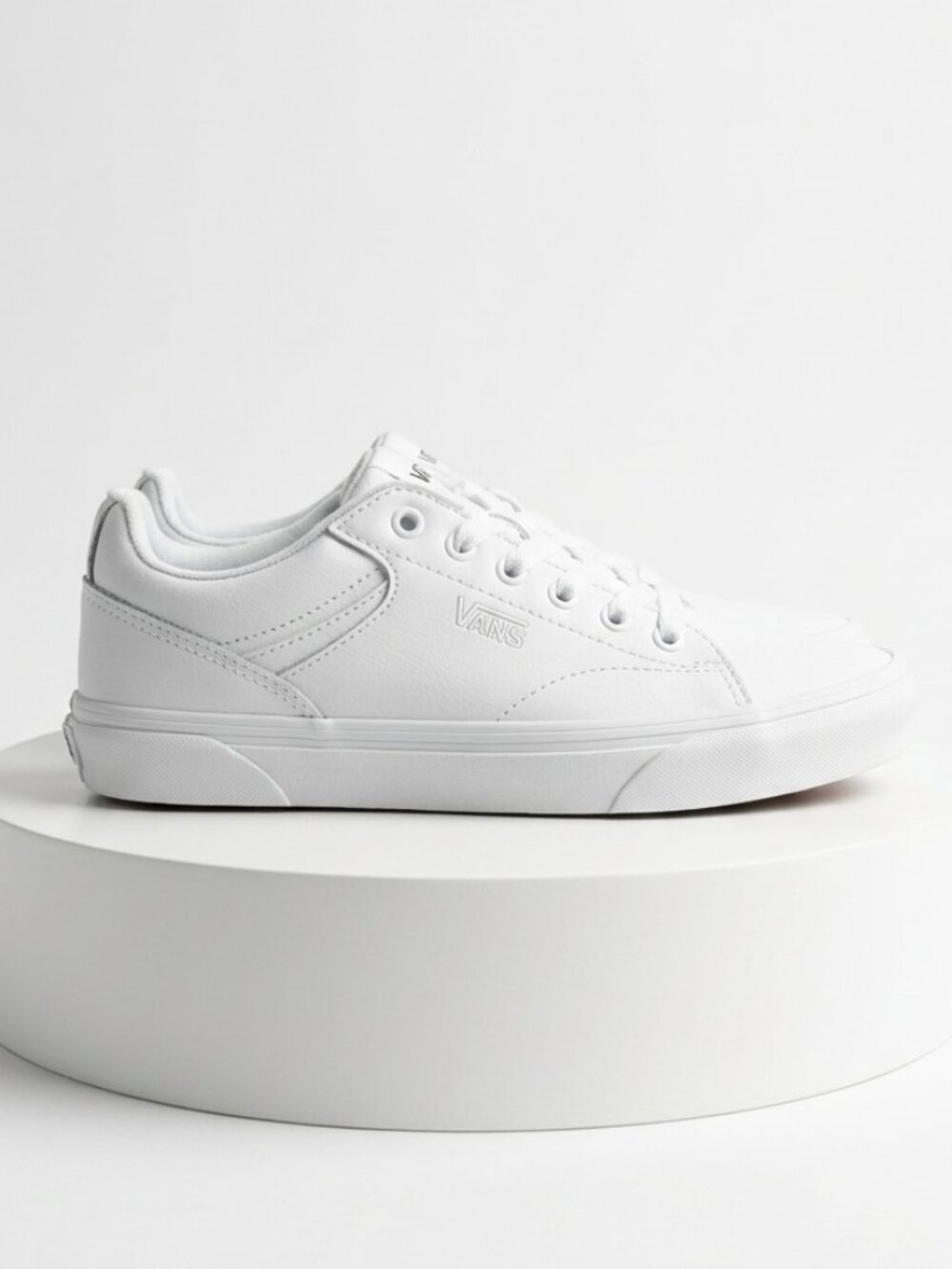 Vans Seldan Women’s White Leather Skate Shoes - Size 8.5